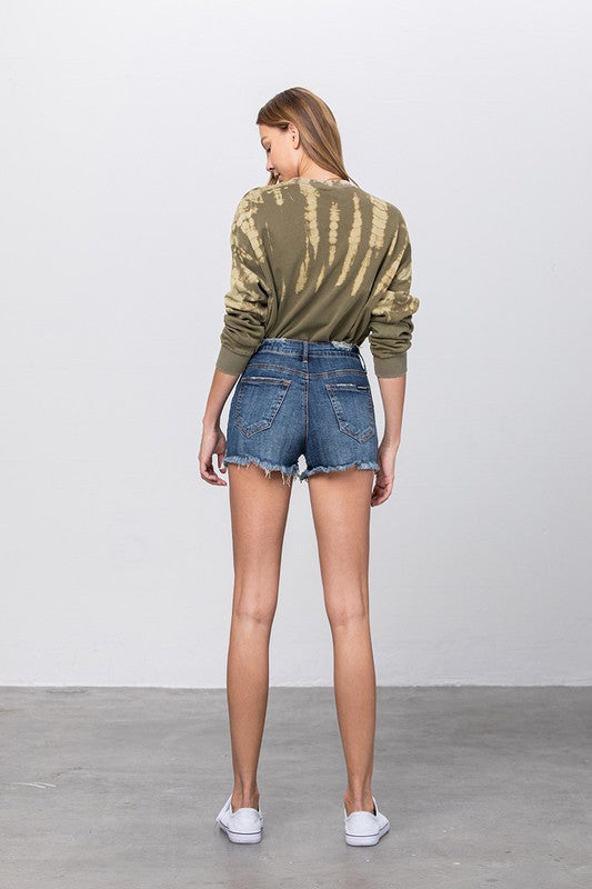 MID-RISE PREMIUM DISTRESSED SHORTS