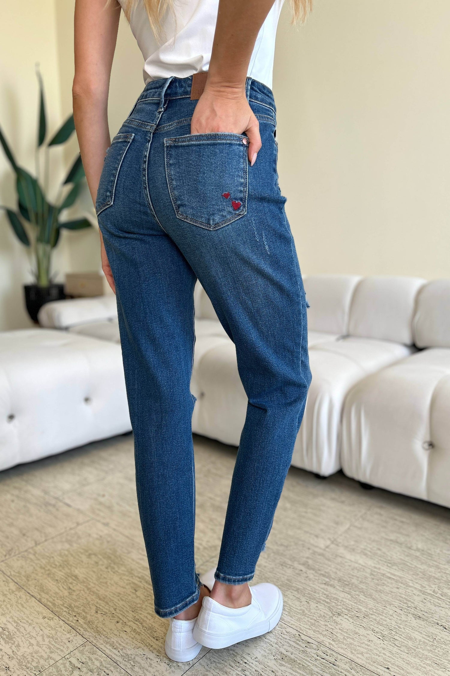 Judy Blue Full Size Queen Of Hearts Coin Pocket BF Jeans - DaTrendStore.Com
