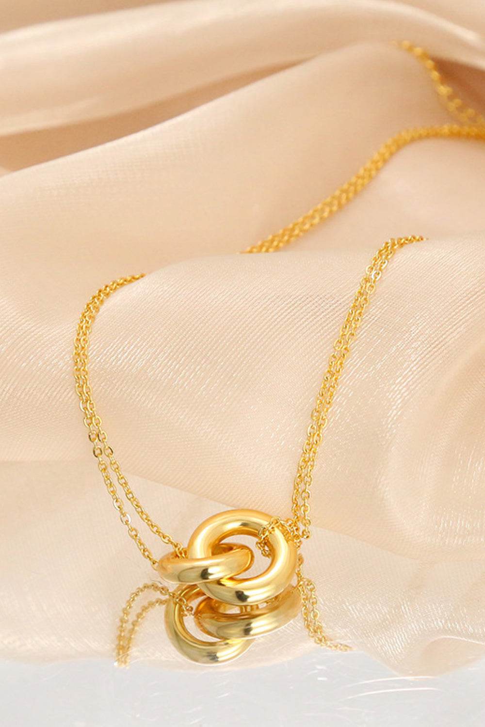 Linked Ring Pendant Chain Necklace - DaTrendStore.Com