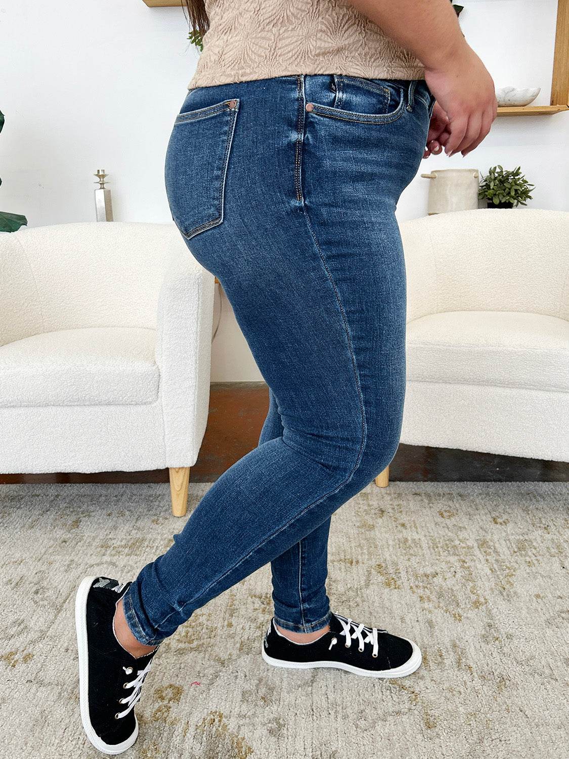 Judy Blue Full Size Classic Handsand Skinny Jeans - DaTrendStore.Com