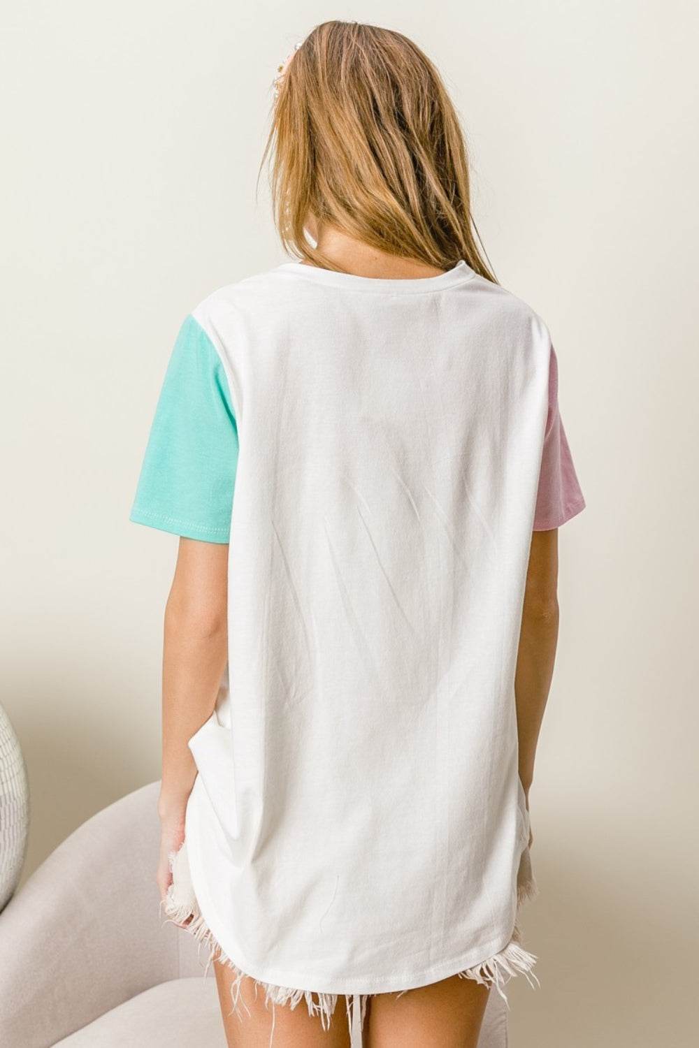 BiBi Letter Patch V-Neck Color Block Short Sleeve T-Shirt - DaTrendStore.Com