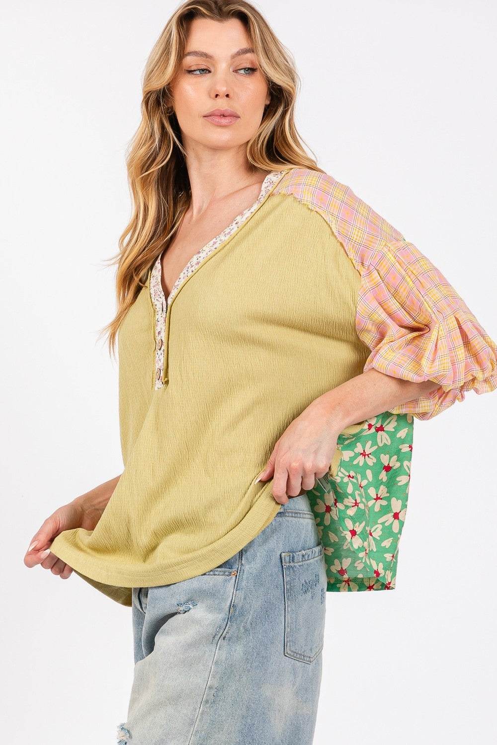 SAGE + FIG Color Block Bubble Sleeve Top - DaTrendStore.Com