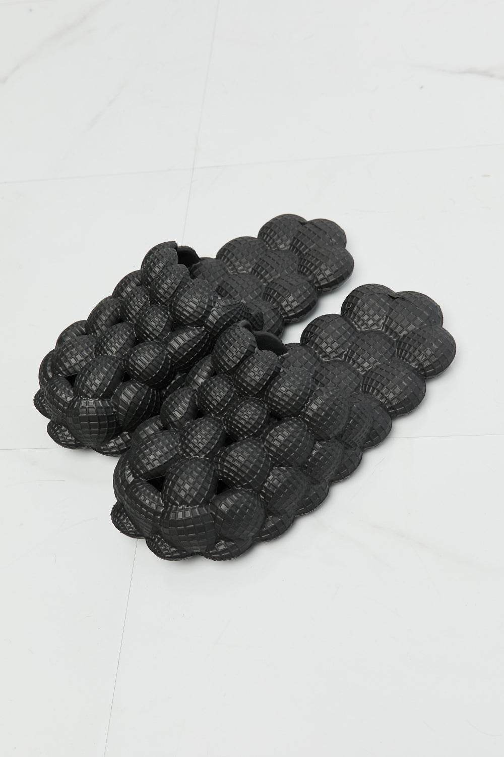 NOOK JOI Laid Back Bubble Slides in Black - DaTrendStore.Com