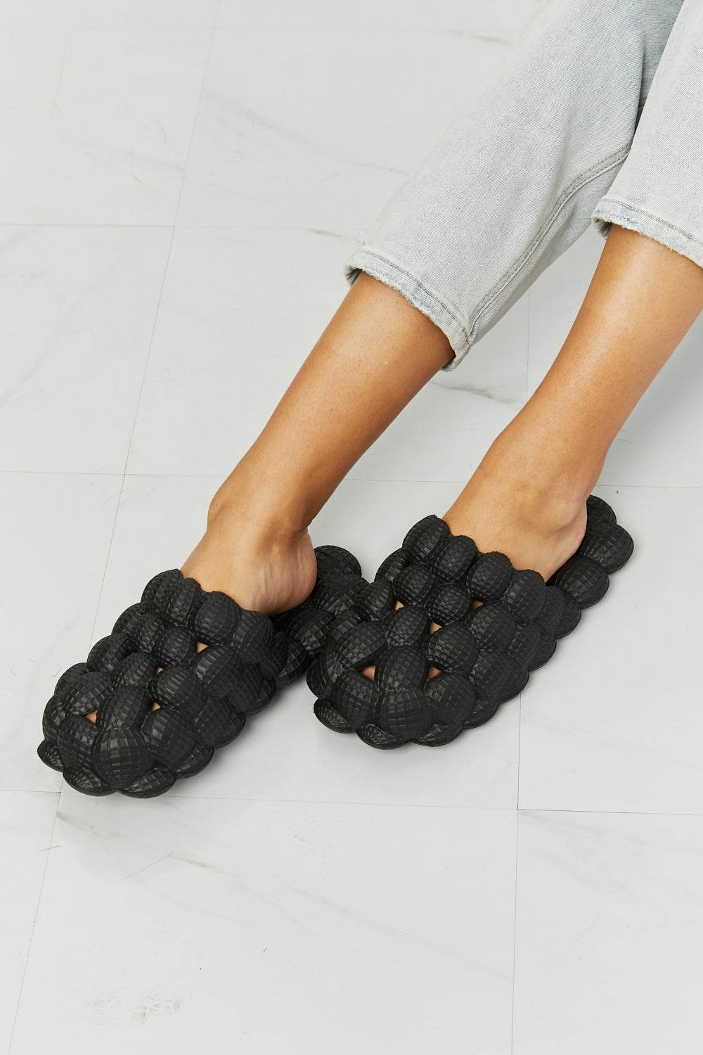 NOOK JOI Laid Back Bubble Slides in Black - DaTrendStore.Com
