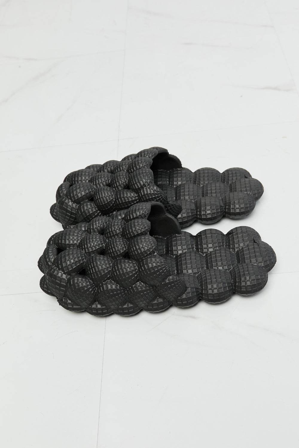 NOOK JOI Laid Back Bubble Slides in Black - DaTrendStore.Com