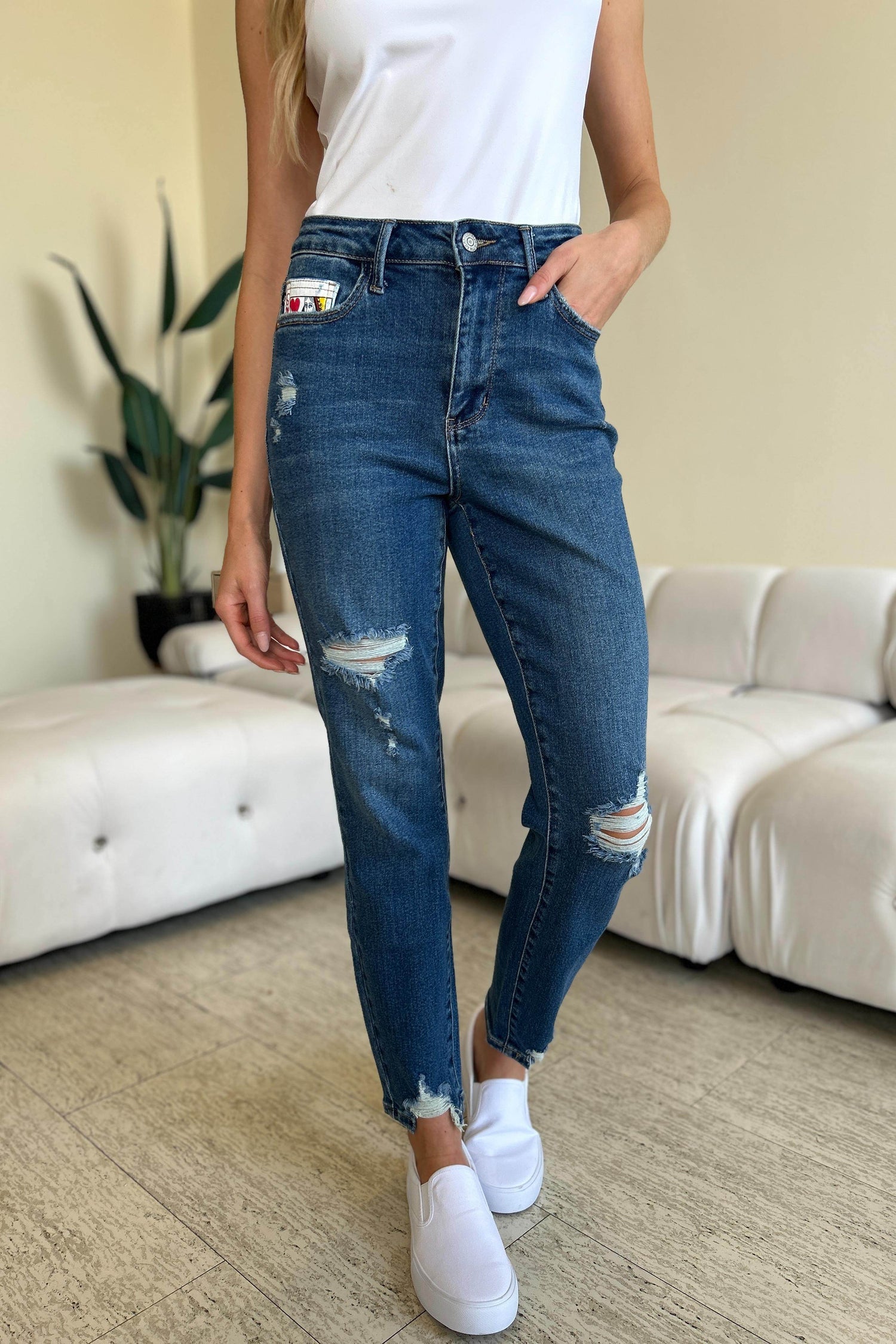 Judy Blue Full Size Queen Of Hearts Coin Pocket BF Jeans - DaTrendStore.Com