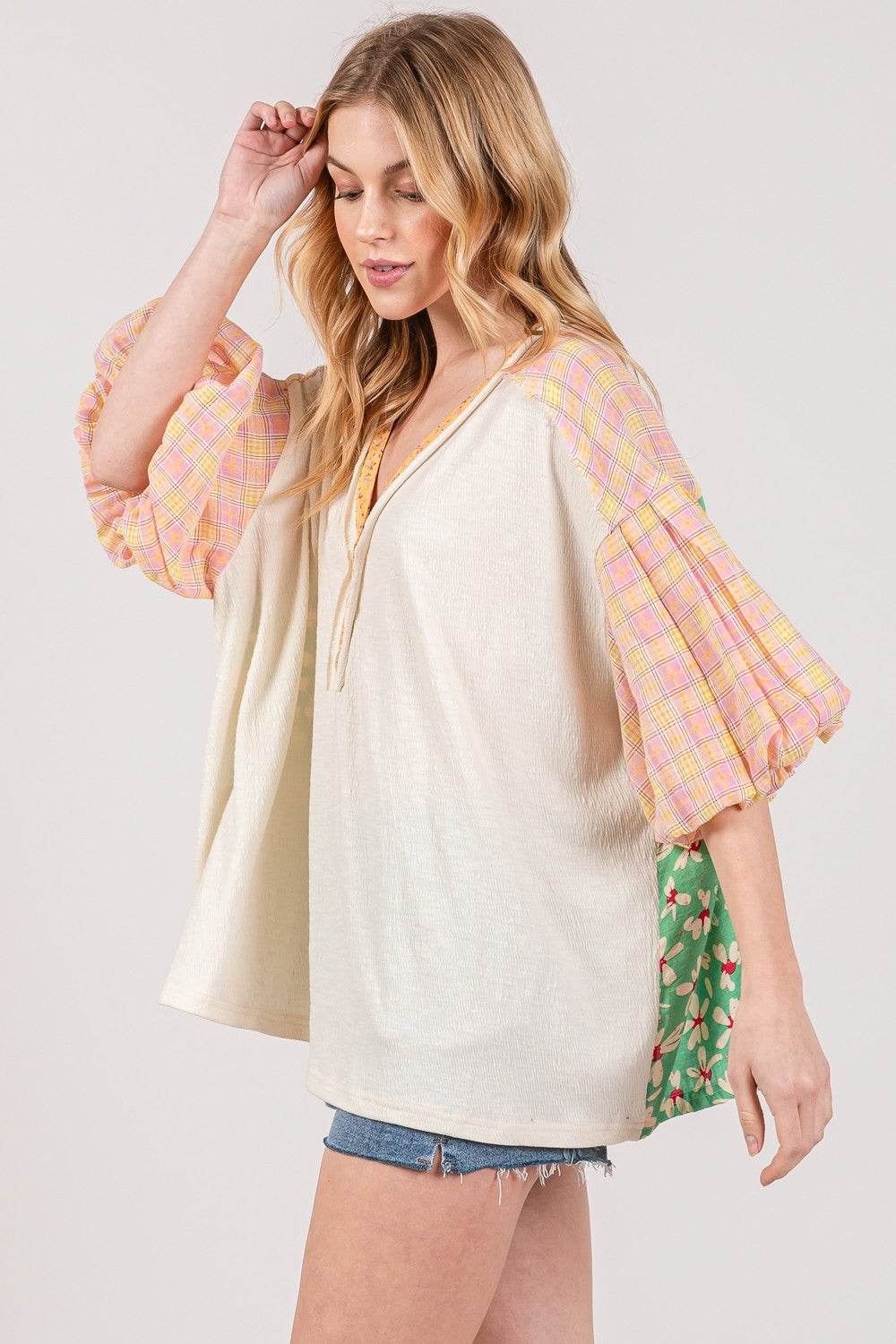 SAGE + FIG Color Block Bubble Sleeve Top - DaTrendStore.Com