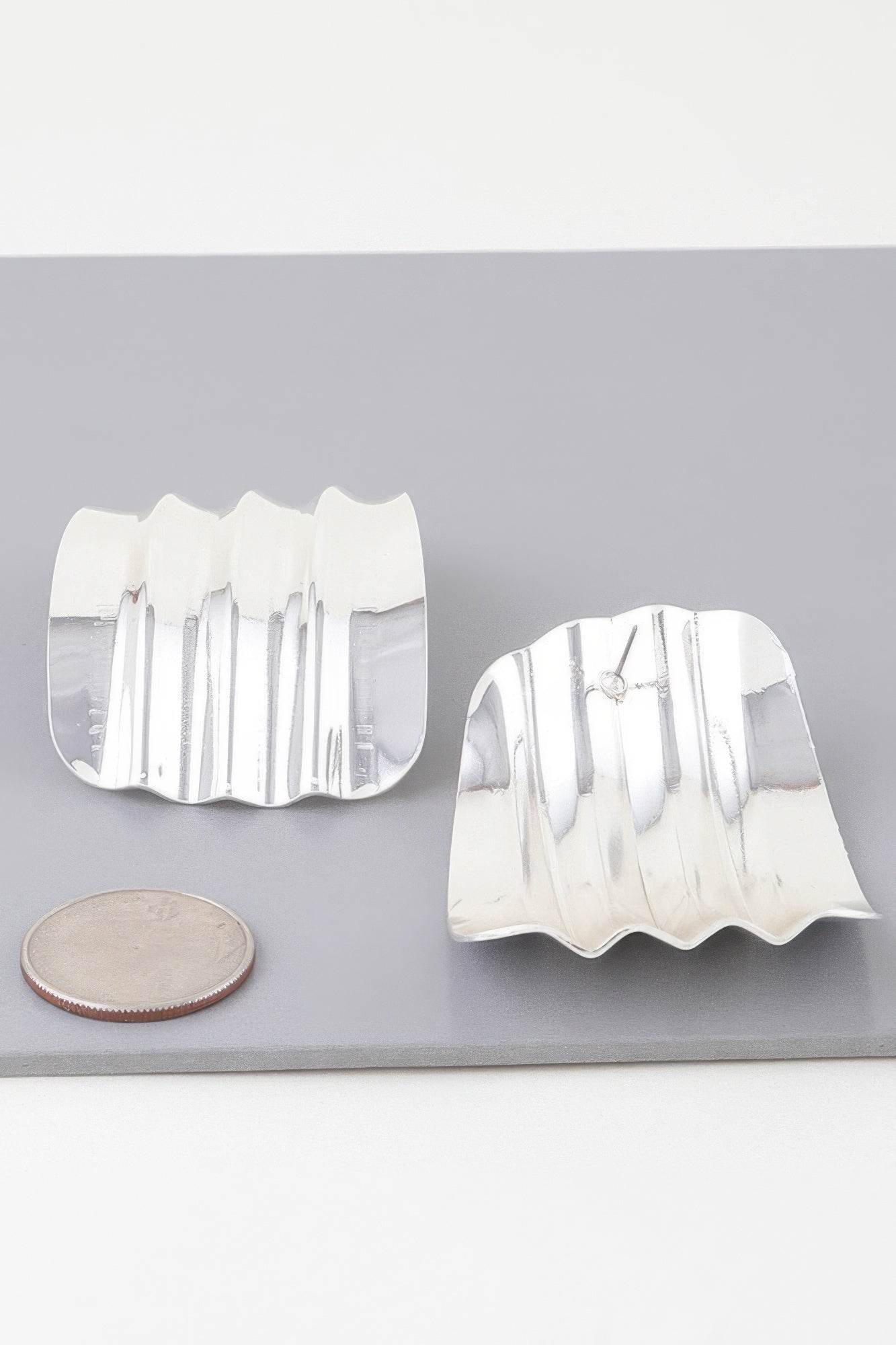 Shiny Ribbed Curve Earrings - DaTrendStore.Com