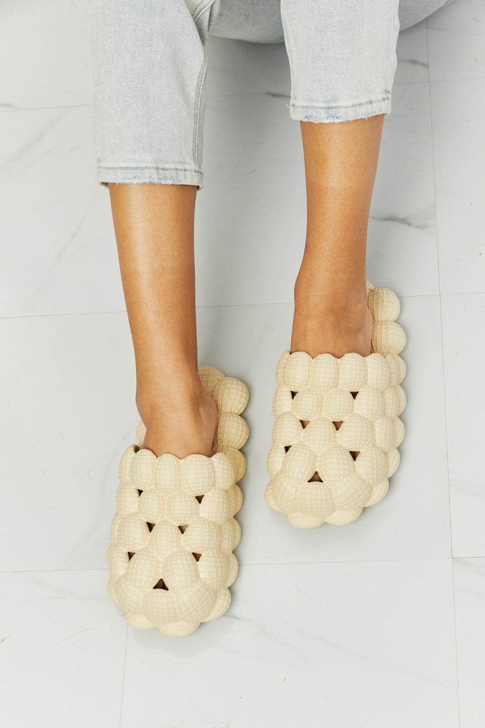 NOOK JOI Laid Back Bubble Slides in Khaki - DaTrendStore.Com