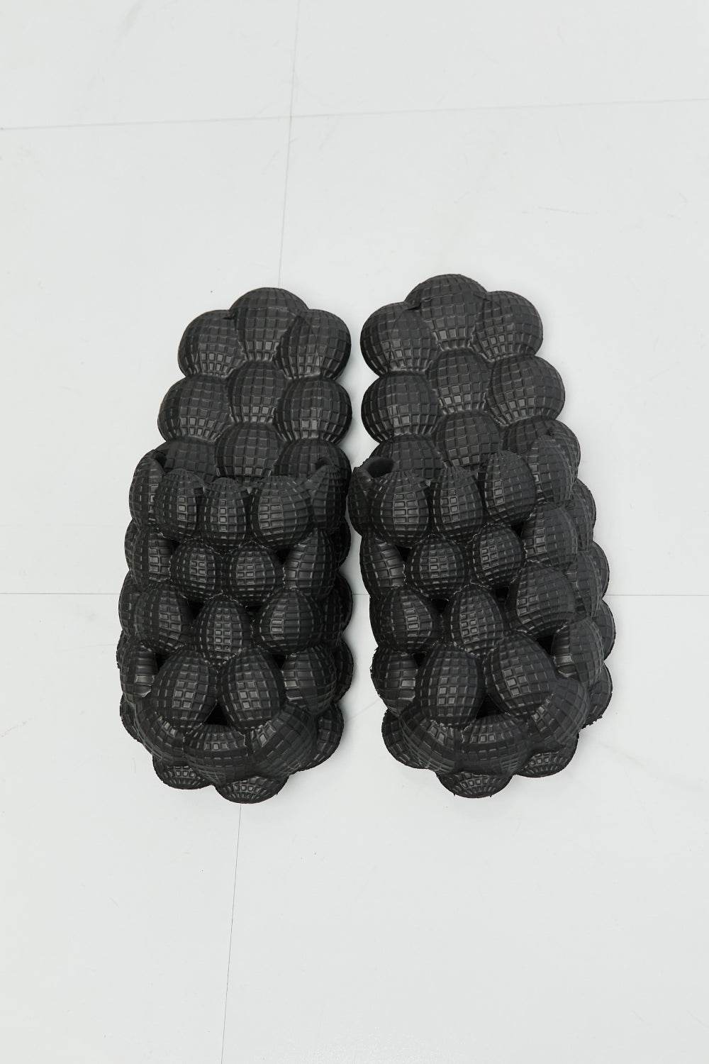 NOOK JOI Laid Back Bubble Slides in Black - DaTrendStore.Com