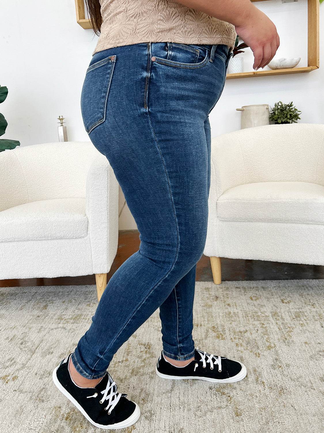 Judy Blue Full Size Classic Handsand Skinny Jeans - DaTrendStore.Com