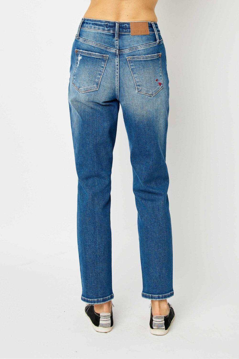 Judy Blue Full Size Queen Of Hearts Coin Pocket BF Jeans - DaTrendStore.Com